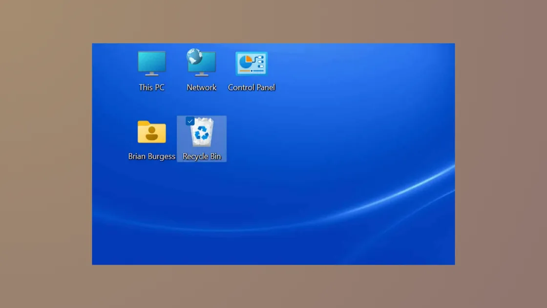 How to Prevent Desktop Icons from Moving Randomly When Connecting an External Monitor on Windows 11