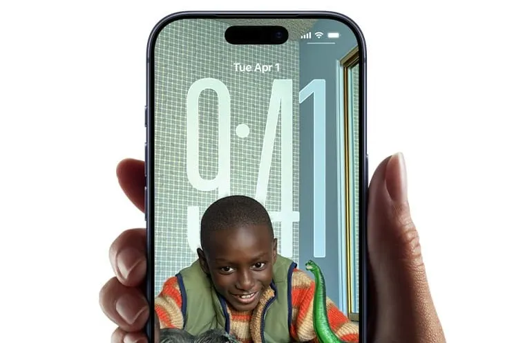 Customize the iOS 26 Lock Screen: Liquid Glass, Spatial Scenes, and widgets