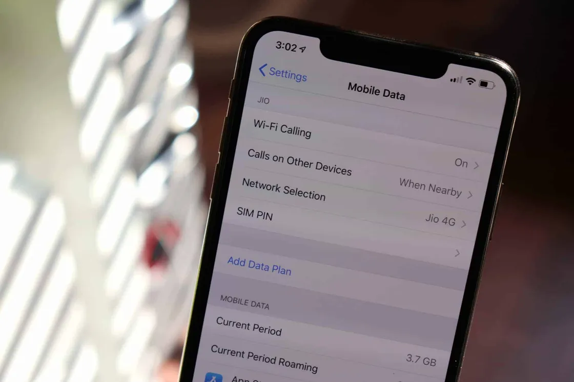No Cellular option in Settings on iPhone XS and iPhone XR for adding an eSIM?