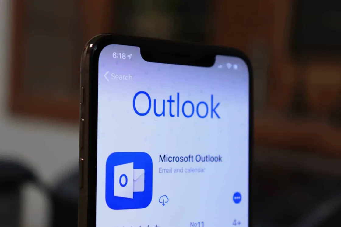 Microsoft Outlook app now fully supports iPhone XS, XS Max, and XR