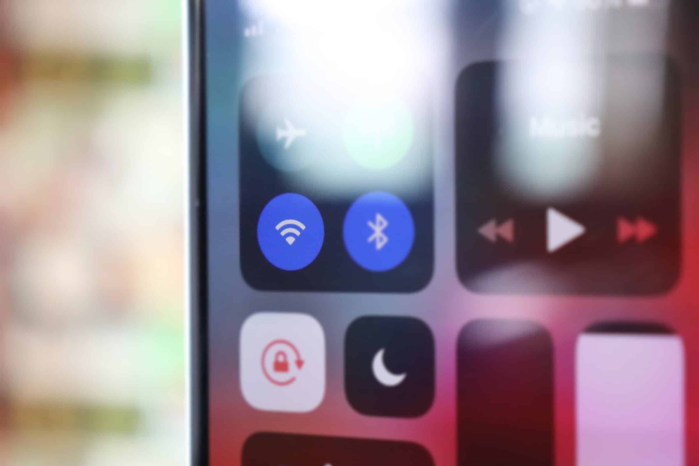 FIX WiFi not working on iPhone XS and iPhone XS Max