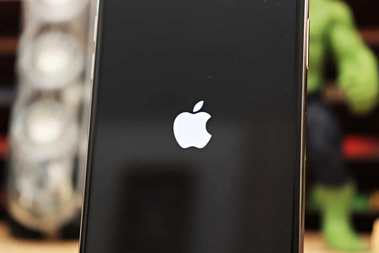 How to Force Restart iPhone XS and iPhone XR