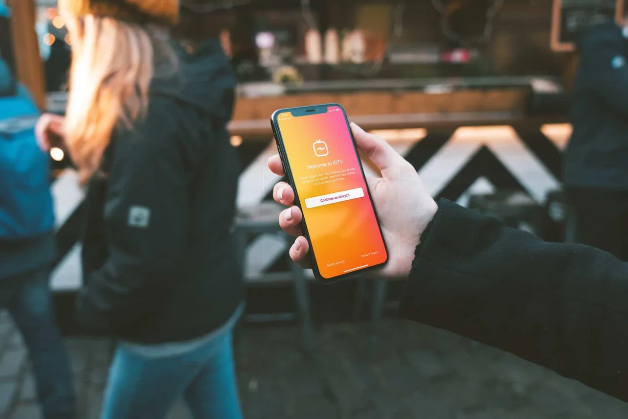 What is the correct resolution for IGTV videos