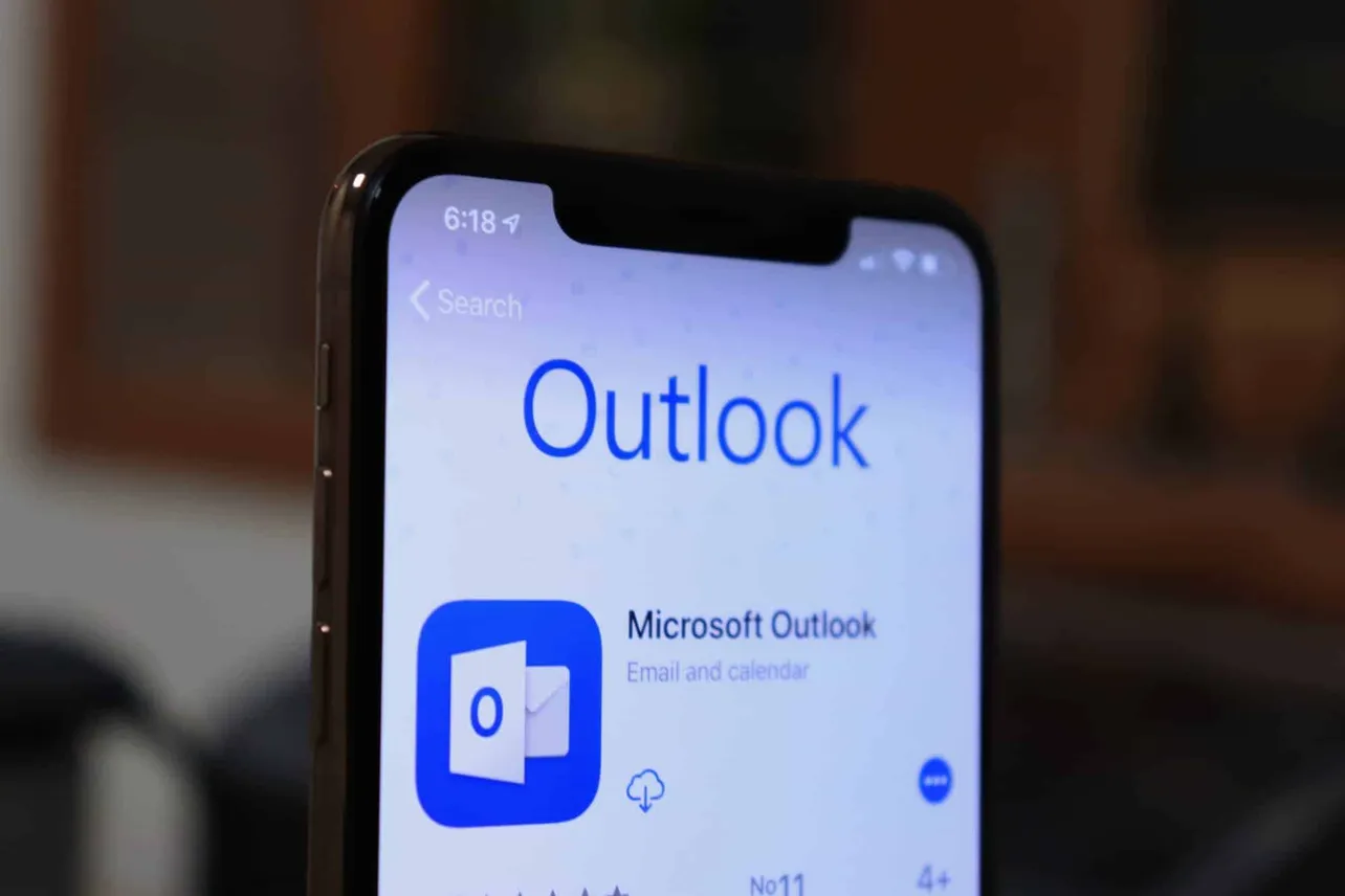 Microsoft Outlook app now fully supports iPhone XS, XS Max, and XR