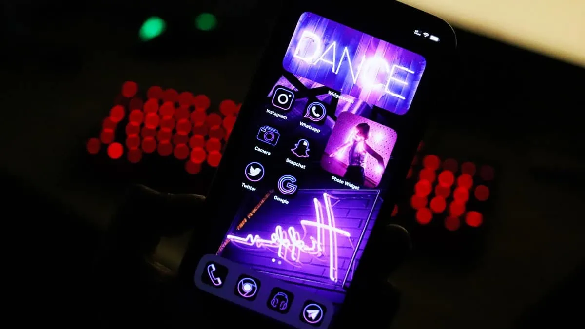 How to Create an Aesthetic Home Screen in iOS 14 with Custom App Icons and Photo Widgets