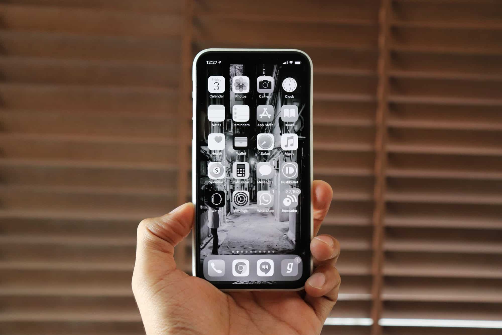 iPhone Screen turned Grayscale, shows no color? Here's a fix