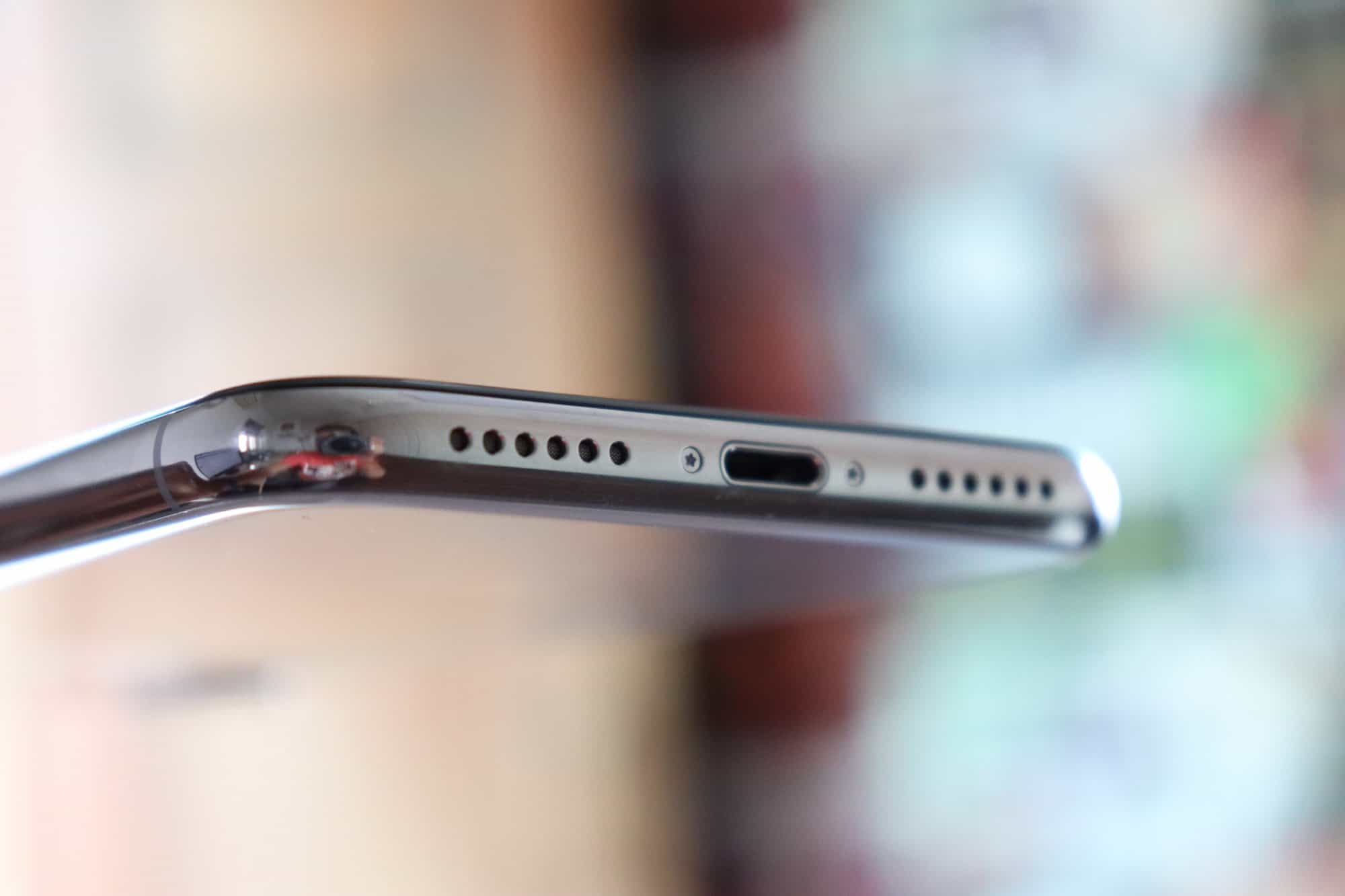 iPhone XS won't have a headphone jack, obviously