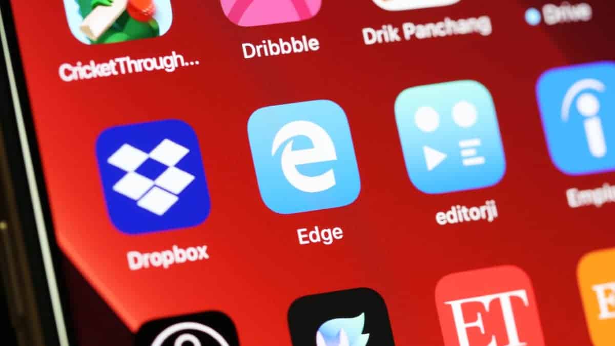 How to Enable Dark Mode in Microsoft Edge on iPhone