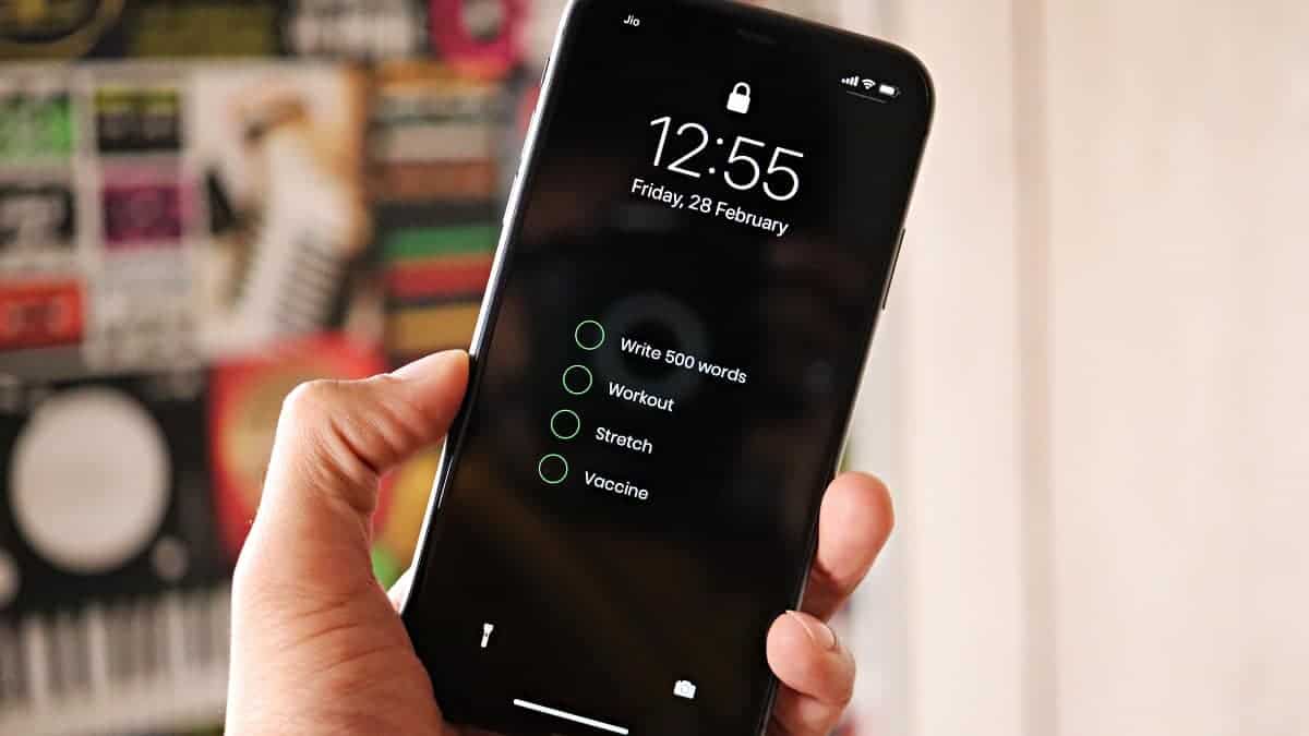 How to Create Wallpapers with To-Do Lists on iPhone