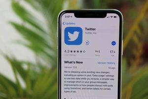 Twitter iOS app updated to v7.33, brings data saving features