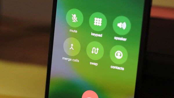 How to make a conferrence call on iPhone