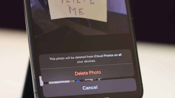 📷 How to Delete Photos from iPhone