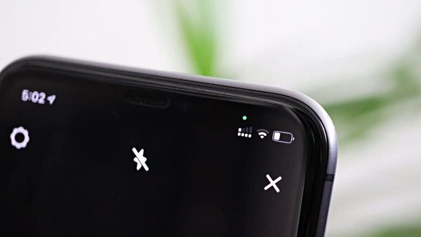 What Does the Green Dot in iOS 14 means on your iPhone