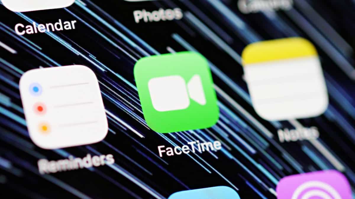 How to Activate Both Phone Numbers for FaceTime and iMessage on a Dual SIM iPhone