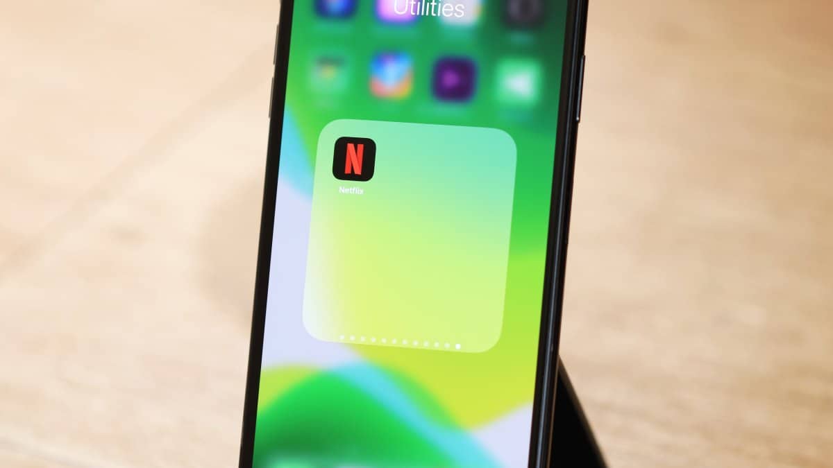 iPhone App folder Home screen Netflix