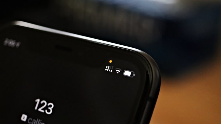 iPhone yellow recording indicator